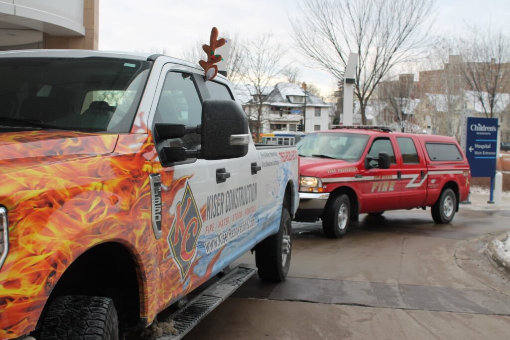 269597785_10159419308308567_5833017496488697556_n kiser construction and elk river fire foundation delivering toys to children's mn
